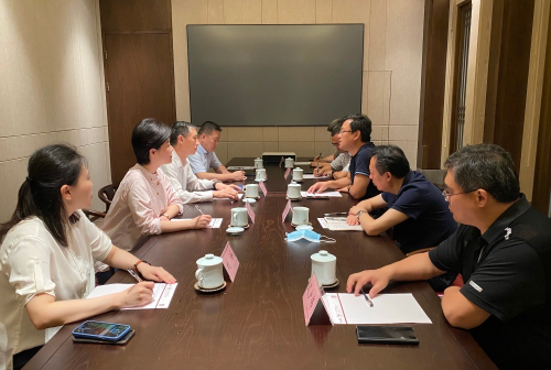 濟南市中區(qū)負責(zé)人會見玲瓏董事長 濟南市中區(qū)負責(zé)人會見玲瓏董事長