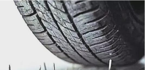 為什么汽車都只有一個(gè)外胎，是怎么做到?jīng)]有內(nèi)胎，還不漏氣的？