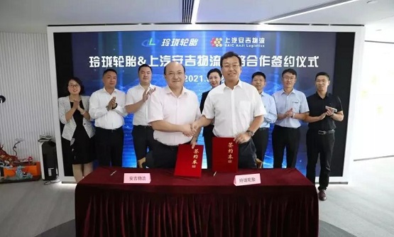 玲瓏輪胎董事長(zhǎng)、總裁王鋒，上汽安吉物流總經(jīng)理王澤民