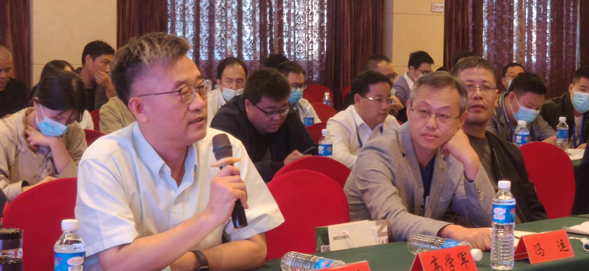 爍元新材料董事長王衛(wèi)東在研討會(huì)上發(fā)言