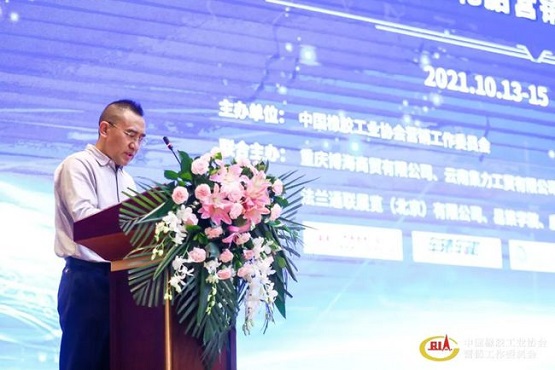 　中橡協(xié)副會長兼營銷工作委員會理事長、云南集力工貿(mào)董事長 朱仁恩