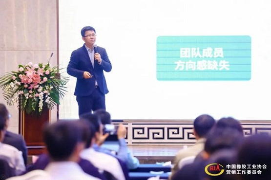 “打造團隊領(lǐng)導力-企業(yè)掌舵人的第一要務(wù)”這一理念