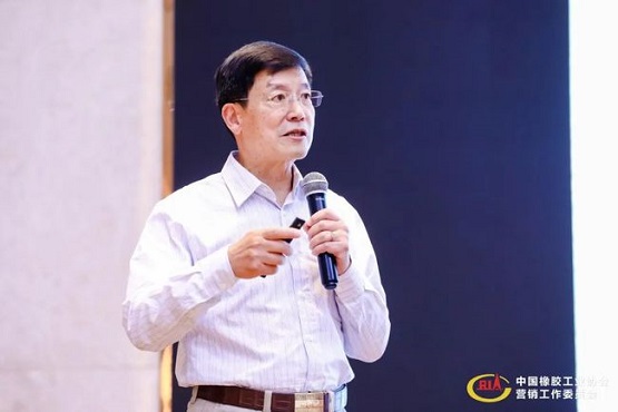中國汽車工業(yè)協(xié)會顧問 顧翔華
