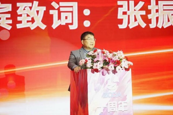 天津開發(fā)區(qū)國(guó)隆化工有限公司總經(jīng)理張振豐致辭