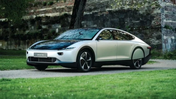 首款太陽能電動(dòng)車配備普利司通定制輪胎
