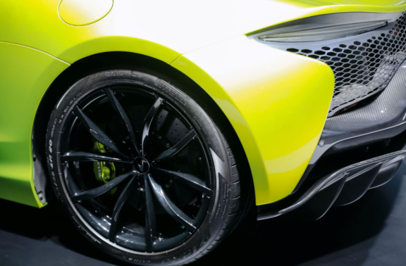 倍耐力CYBER輪胎裝配在量產(chǎn)車(chē)上