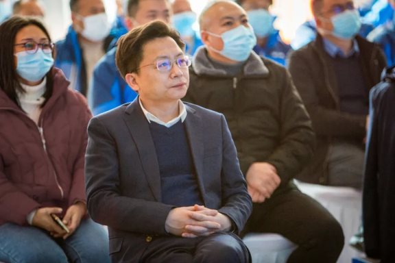 荊門高新區(qū)黨工委副書記、管委會常務副主任、掇刀區(qū)委副書記、區(qū)長王瑋