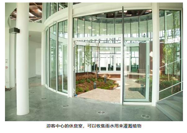 　游客中心的休息室，可以收集雨水用來(lái)灌溉植物