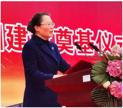 　王荔表示，在輪胎界，該項(xiàng)目將實(shí)現(xiàn)高質(zhì)、低耗、綠色高科技新型產(chǎn)業(yè)的目標(biāo)。
