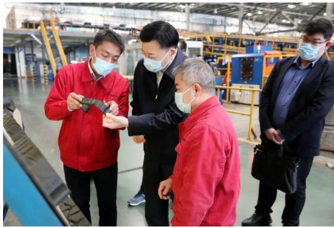 侯宇剛對豐源輪胎新班子調(diào)整以來的各項工作，給予肯定。