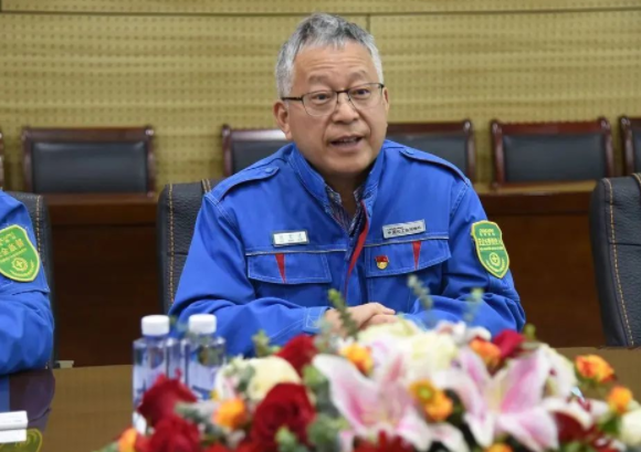 益陽橡機(jī)黨委書記、董事長、總經(jīng)理姚宏建在簽約儀式上致辭