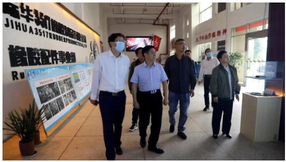 際華橡膠工業(yè)有限公司是國內(nèi)唯一一家天然橡膠行業(yè)全產(chǎn)業(yè)鏈運營、全流程運作的企業(yè)。