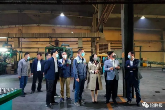圖2:永盛橡膠車間調(diào)研 圖2:永盛橡膠車間調(diào)研