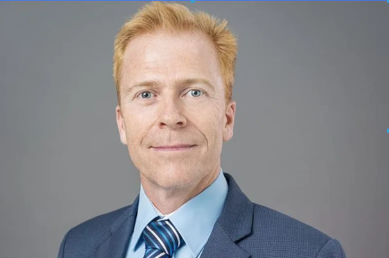 尼納斯新任董事會主席兼任CEO 尼納斯新任董事會主席兼任CEO