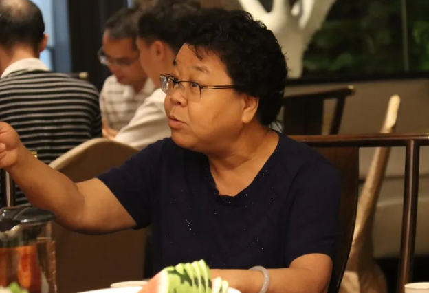 南寧市澤威爾飼料有限責(zé)任公司董事長(zhǎng)周建群發(fā)言 南寧市澤威爾飼料有限責(zé)任公司董事長(zhǎng)周建群發(fā)言