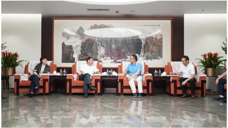 考察組對(duì)東方雨虹在科技創(chuàng)新、可持續(xù)發(fā)展方面給予充分肯定。