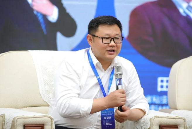 江蘇省涂料行業(yè)協(xié)會輪值會長、蘇州吉人新材料股份有限公司董事長吉富華