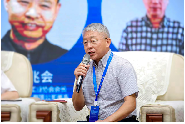 從廣東省涂料行業(yè)協(xié)會(huì)今天這個(gè)區(qū)域涂料產(chǎn)業(yè)協(xié)同創(chuàng)新發(fā)展開(kāi)始，我們共同攜手走向涂料行業(yè)光明的未來(lái)。