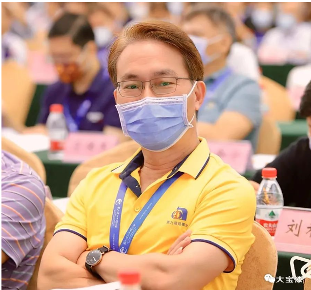 東莞大寶化工經(jīng)銷事業(yè)部副總經(jīng)理葉子琛受邀出席本次會議 東莞大寶化工經(jīng)銷事業(yè)部副總經(jīng)理葉子琛受邀出席本次會議