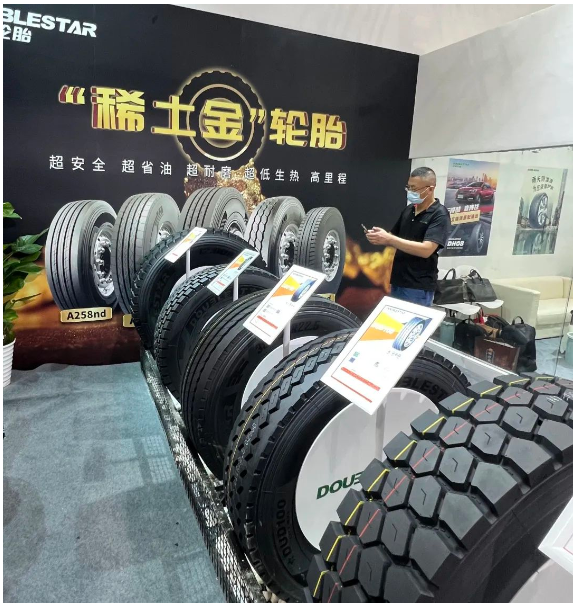 超耐磨，F(xiàn)ZW技術(shù)及超耐磨配方應(yīng)用，減少輪胎變形量，接地更均勻，實(shí)現(xiàn)輪胎超耐磨;