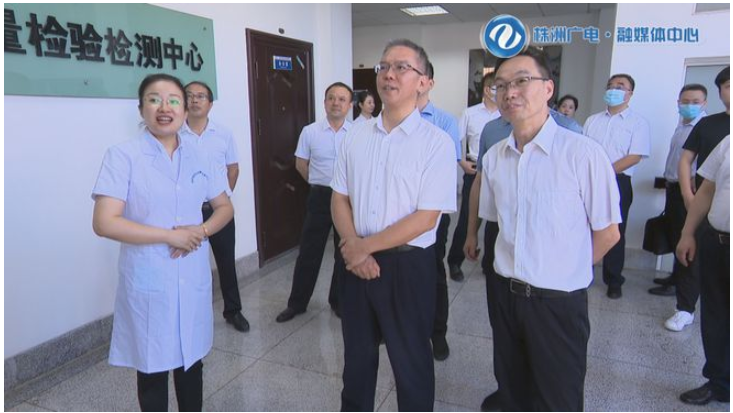曹慧泉在中國化工株洲橡膠研究設(shè)計院調(diào)研