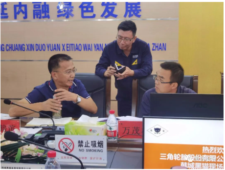 三角輪胎公司聽取了韓城黑貓產(chǎn)能、人員、工藝、設備及發(fā)展歷程等方面的介紹