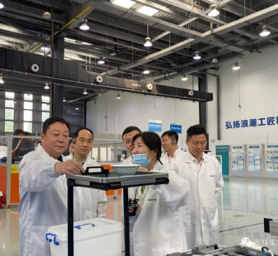 王耀一行受浪潮集團執(zhí)行總裁、總工程師、浪潮云董事長、浪潮工業(yè)互聯(lián)網(wǎng)董事長肖雪邀請，來到浪潮集團進行參觀、座談