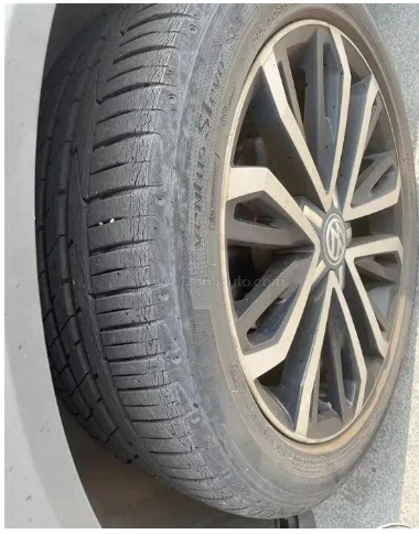 資料顯示，大眾探歌高配車型輪胎是韓泰ventus s1 evo2;低配車型輪胎是韓泰Dynapro hp2。朗逸車型原廠配套輪胎，主要是韓泰OPTIMO k415系列產(chǎn)品。