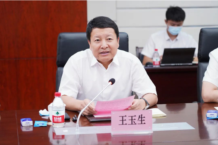 　王玉生對尹自波一行表示熱烈歡迎。他表示，中鐵建工集團(tuán)與北新建材已有多年的合作基礎(chǔ)，合作業(yè)務(wù)非常廣泛，尤其在石膏板業(yè)務(wù)方面有深度合作，未來科學(xué)城的工程建設(shè)也為雙方奠定了更好的合作基礎(chǔ)，目前雙方也在繼續(xù)推進(jìn)防水材料、涂料等新業(yè)務(wù)方面的合作。希望通過這次戰(zhàn)略協(xié)議的簽訂，雙方能在現(xiàn)有基礎(chǔ)上進(jìn)行更加深入的合作，共創(chuàng)佳績，不斷取得新的成果，一起服務(wù)國家戰(zhàn)略，助力社會經(jīng)濟(jì)發(fā)展。