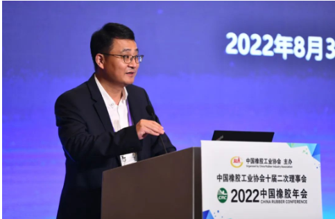 軟控董事長兼總裁官炳政表示，未來制造業(yè)的發(fā)展，軟件和平臺的作用將越發(fā)突顯，裝備是骨架，軟件是靈魂，而搭建起上下游互聯(lián)互通的平臺才能大踏步攜手共贏。此次發(fā)布的單機硬件、工業(yè)軟件以及行業(yè)平臺等新產(chǎn)品，其背后的思考也是基于這一邏輯，希望我們的努力、嘗試和探索，能為行業(yè)的發(fā)展尋得更多的可能。