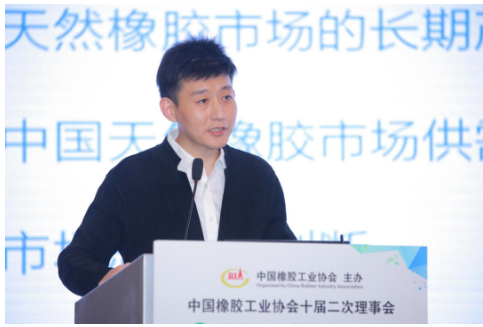 　張元鴻介紹稱，全球天然橡膠供需長期處于均衡區(qū)間，庫存變量沒有較大起伏。