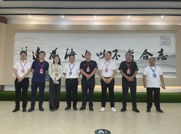 上海綠房置業(yè)相關(guān)領(lǐng)導(dǎo)到訪悉奧涂料考察 上海綠房置業(yè)相關(guān)領(lǐng)導(dǎo)到訪悉奧涂料考察