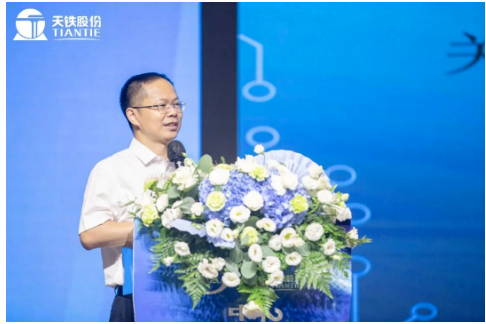 中橡協(xié)副會長兼秘書長雷昌純蒞臨大會，并講話。
