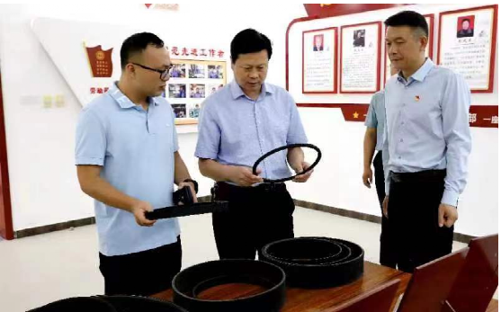 市、縣兩級(jí)人民法院領(lǐng)導(dǎo)到金久龍實(shí)業(yè)有限公司開(kāi)展萬(wàn)人助萬(wàn)企活動(dòng)