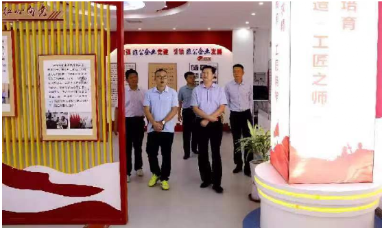 9月7日開(kāi)封市中級(jí)人民法院黨組成員、副院長(zhǎng)王劍，尉氏縣人民法院黨組書(shū)記、院長(zhǎng)王學(xué)慶帶領(lǐng)有關(guān)人員到金久龍實(shí)業(yè)有限公司開(kāi)展萬(wàn)人助萬(wàn)企活動(dòng)。