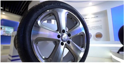 　2020年11月，福田時代汽車與華盛橡膠戰(zhàn)略合作簽約暨首批交車儀式舉行。
