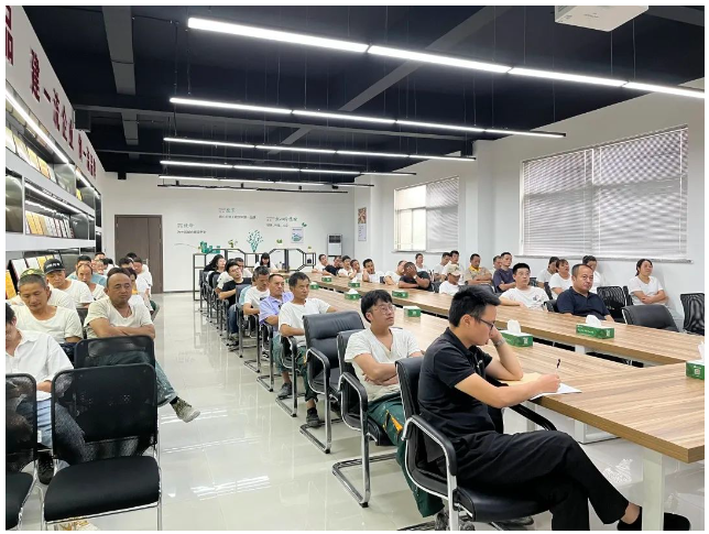 　相信通過本次會(huì)議的召開，制造中心全體員工在下一階段的工作中會(huì)更加進(jìn)一步鞏固和提升安全管理能力，嚴(yán)格落實(shí)安全生產(chǎn)主體責(zé)任，始終繃緊安全生產(chǎn)弦，確保公司安全環(huán)保形勢(shì)平穩(wěn)向好，為公司的高質(zhì)量發(fā)展?fàn)I造更加穩(wěn)定的安全環(huán)境。