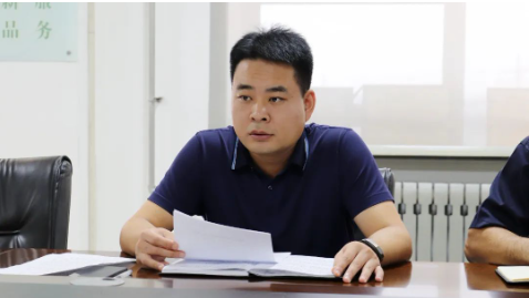 王敏董事長指出，當前，雖然臨近國慶假期，但大家要清醒認識到當前疫情防控及安全環(huán)保形勢依然復雜、任務依然艱巨，必須打起十二分精神，嚴陣以待、嚴加防范，毫不放松抓緊抓實各項防控舉措，堅決打贏“重要時間節(jié)點”突擊戰(zhàn)、“嚴峻外部形勢”突圍戰(zhàn)、“補齊短板漏洞”攻堅戰(zhàn)。