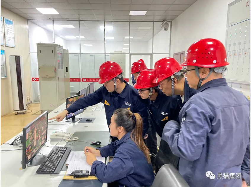 為貫徹落實(shí)集團(tuán)2022年第三季度安全生產(chǎn)委員會(huì)會(huì)議精神，確保各項(xiàng)安全措施落到實(shí)處，10月14日，由集團(tuán)工程技術(shù)中心牽頭，會(huì)同黑貓股份、景焦能源公司、監(jiān)理方成員共同組成工程施工安全檢查組，對(duì)在建工程項(xiàng)目進(jìn)行全面且不留死角的安全隱患大檢查。