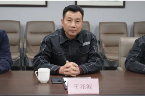 會議上，山東華凌產(chǎn)業(yè)園開發(fā)有限公司董事長王兆波首先對調(diào)研團的到來表示熱烈歡迎，以及介紹了華凌的發(fā)展歷程與未來的發(fā)展規(guī)劃。