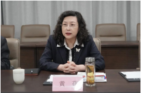濟南產(chǎn)業(yè)發(fā)展投資集團黨委書記、 董事長黃蓓表示對華凌有了更深入的了解，并對華凌的發(fā)展表示了認可，期待雙方未來的合作。