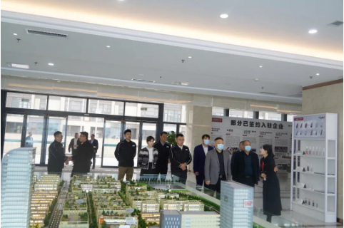 山東創(chuàng)輝新材料科技有限公司領導一行蒞臨華凌電纜調研 山東創(chuàng)輝新材料科技有限公司領導一行蒞臨華凌電纜調研
