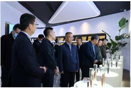 李浩杰表示，公司目前銷售市場主要集中在貴州及西南地區(qū)，2022年前三季度營收實現(xiàn)同比增長約30%。下一步，固達(dá)將穩(wěn)步推進(jìn)二期項目建設(shè)，進(jìn)一步做大規(guī)模，推動企業(yè)不斷做優(yōu)做強(qiáng)做大。