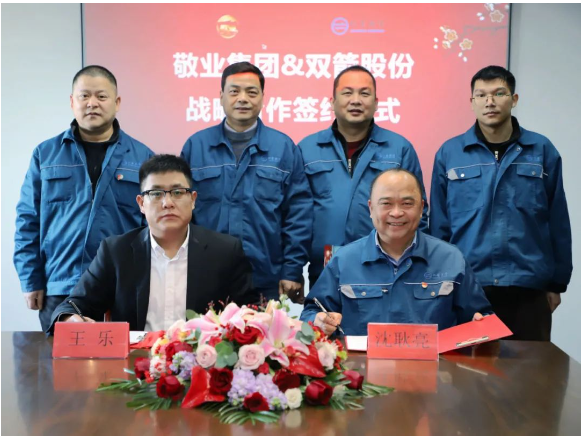 雙方均表示，此次簽約，有利于加強(qiáng)雙方合作運(yùn)行機(jī)制，實(shí)現(xiàn)優(yōu)勢(shì)互補(bǔ)，加快技術(shù)進(jìn)步和產(chǎn)品研發(fā)升級(jí)。隨后，雙方還就輸送帶在使用過程中遇到的問題進(jìn)行了深入的交流與探討。