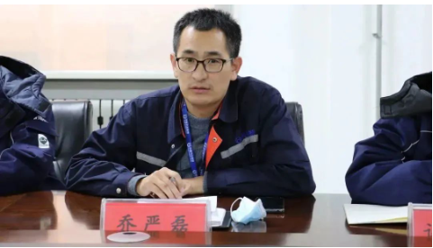 喬嚴(yán)磊經(jīng)理代表集團(tuán)精益研究院，對(duì)耐斯特炭黑公司作為集團(tuán)精益管理先行試點(diǎn)、示范單位取得的系列成績(jī)給予了充分肯定，系統(tǒng)闡述了開(kāi)展精益成本管理工作的意義，并對(duì)下一步精益體系攻堅(jiān)年及精益成本相關(guān)工作提出了新的要求。
