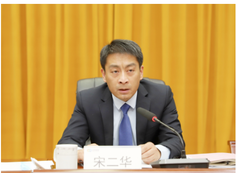橡膠公司董事長、總經(jīng)理宋二華在會上指出，2022年，大事、難事、棘手事接踵而至，工作節(jié)奏快、頭緒多，公司總體工作穩(wěn)中有進、趨勢向好。