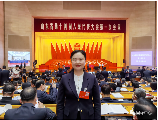 山東省人大代表、軟控股份有限公司副總裁  齊魯巾幗科技創(chuàng)新之星  膠州市“三八”紅旗手 楊慧麗