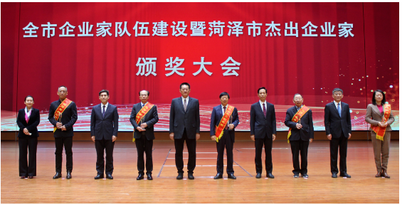 尚舜董事長(zhǎng)徐承秋榮獲杰出企業(yè)家稱號(hào) 尚舜董事長(zhǎng)徐承秋榮獲杰出企業(yè)家稱號(hào)