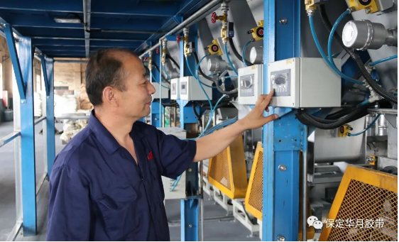 華月膠帶工程師鐘建勛榮獲首屆“保定工匠”稱號(hào)