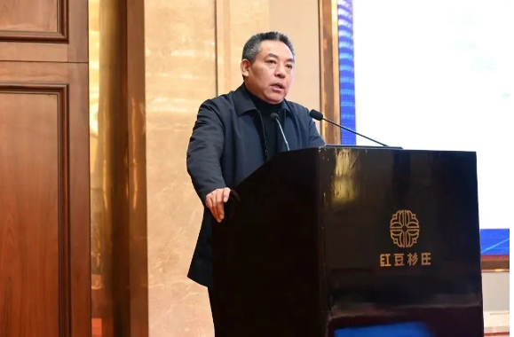 同時，總經(jīng)理程金元也表示，新的一年，公司將以創(chuàng)新為核心、以產(chǎn)品力、渠道力、營銷力為抓手，加速國際化、智能化、綠色化發(fā)展，朝著戰(zhàn)略目標(biāo)而繼續(xù)努力奮斗。